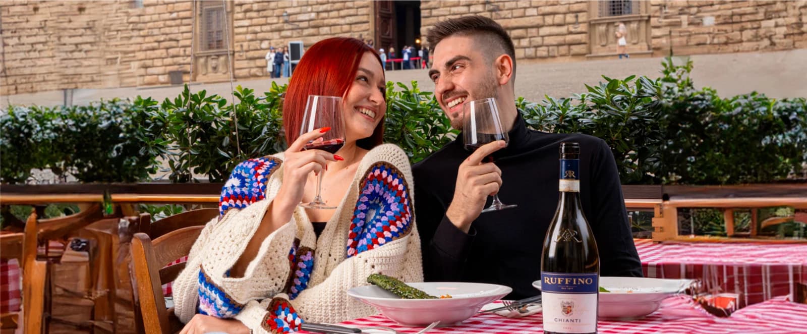 Un brindisi sulla terrazza dell’Osteria Le Pietre davanti a Palazzo Pitti